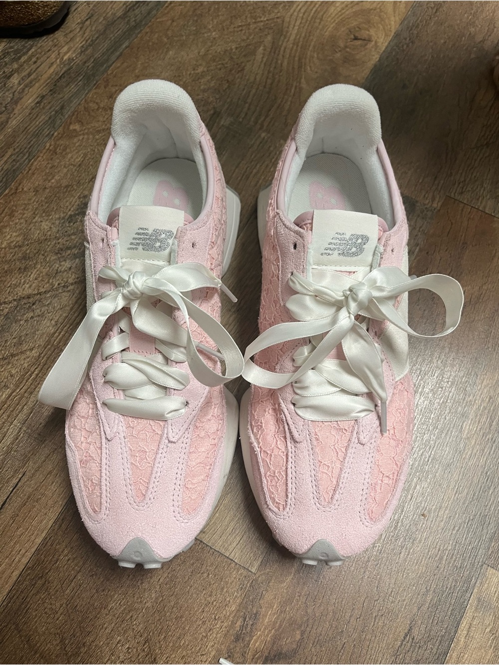Pink lace new balance - Picture 2 of 7